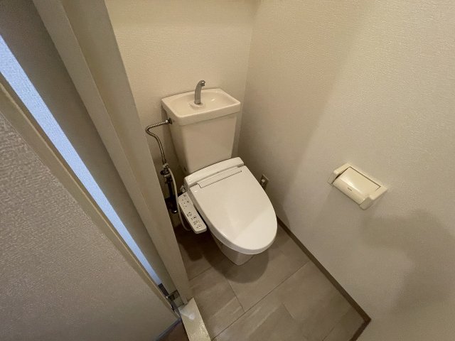 トイレ　落ち着いたトイレです