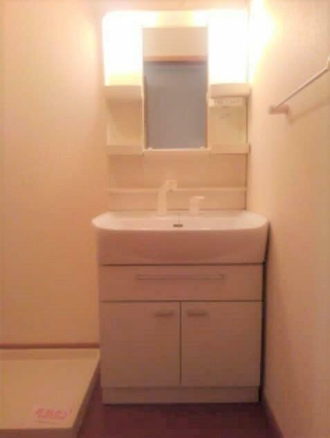 洗面設備　写真は別の部屋のものです。