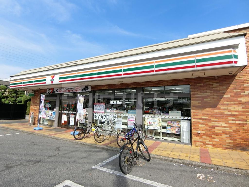 コンビニ　セブンイレブン越谷西口店（コンビニ）まで380m