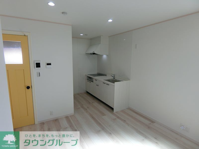 居室・リビング　白が基調の明るい室内！カウンターキッチン♪