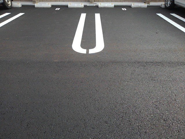 駐車場　駐車場があるので、車を買う予定の方も安心です