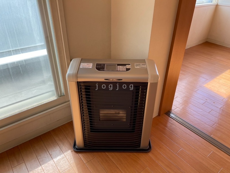 その他設備　冬はあったか石油ストーブです。