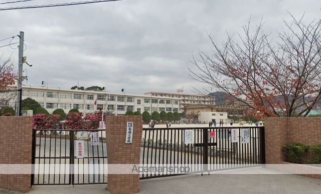小学校　福岡市立小学校香椎小学校（小学校）まで2127m
