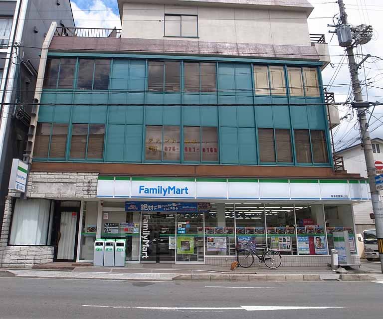 コンビニ　ファミリーマート塚本祇園東山店（コンビニ）まで60m
