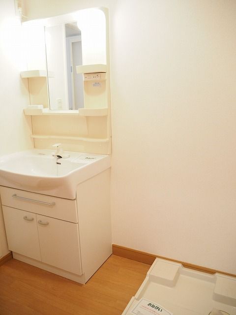 洗面設備　コンパクトで使いやすい洗面所