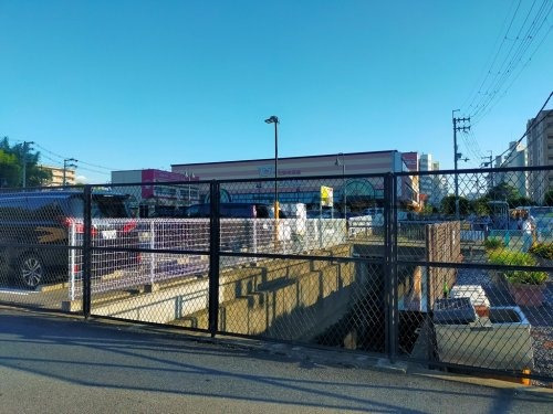 スーパー　TOP WORLD(トップワールド) 香里ケ丘店（スーパー）まで829m
