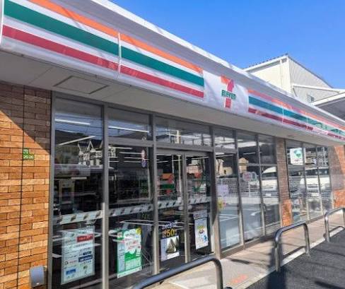 コンビニ　セブンイレブン 世田谷北烏山9丁目店（コンビニ）まで300m