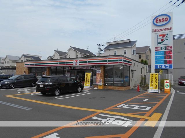 コンビニ　セブンイレブン（コンビニ）まで890m