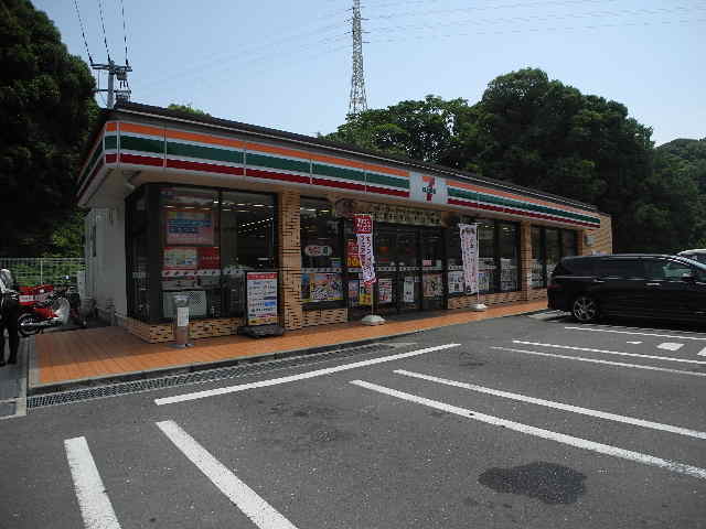 コンビニ　セブンイレブン長与まなび野店（コンビニ）まで628m