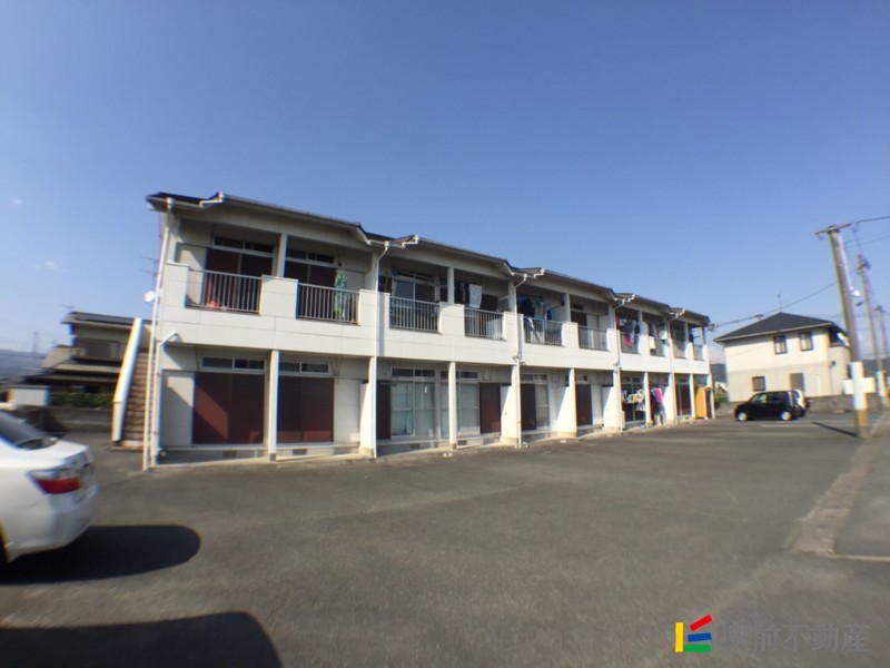 建物外観　２階建て