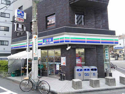 コンビニ　ローソン×スリーエフ（コンビニ）まで114m