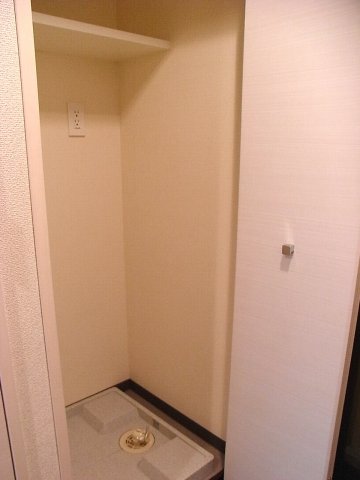 その他設備　防水パン付の室内洗濯機置場あります。