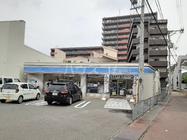コンビニ　LAWSON　沢良宜西一丁目店（コンビニ）まで666m