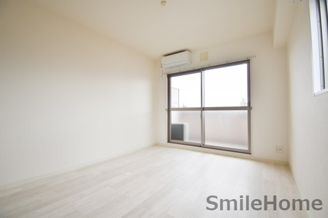 居室・リビング　エアコン付きのお部屋です