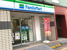 コンビニ　ファミリーマート 横浜栄町店（コンビニ）まで107m