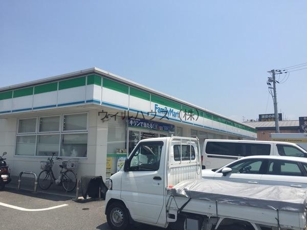 コンビニ　ファミリーマート東ぐみの木店（コンビニ）まで875m