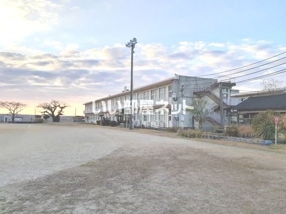 小学校　南さつま市立田布施小学校（小学校）まで816m