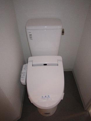 トイレ　【エスリード大阪城公園】落ち着いたトイレです