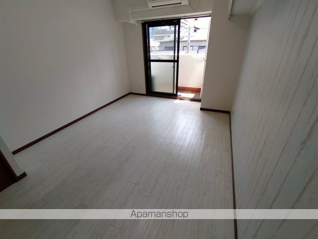 ウインズコート西梅田IIの居間写真