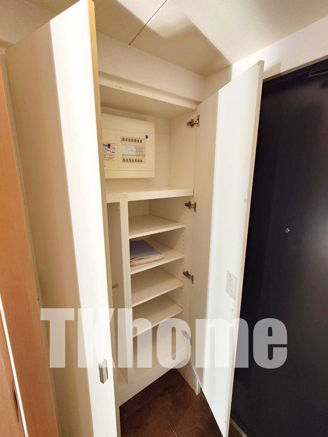 玄関　玄関　※実際のお部屋の写真です