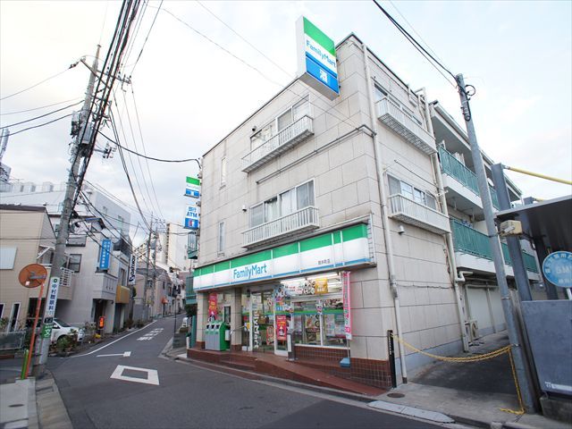 コンビニ　ファミリーマート貫井町店（コンビニ）まで392m