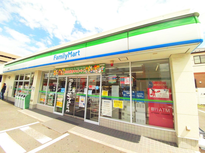 コンビニ　ファミリーマート（コンビニ）まで436m