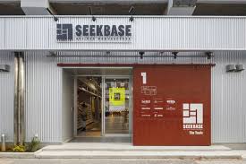 ショッピングセンター　SEEKBASE（ショッピングセンター）まで580m