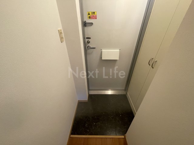 レオパレスカサデルソルIIIの玄関写真