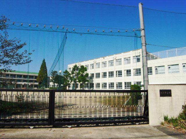 中学校　名古屋市立上社中学校（中学校）まで871m