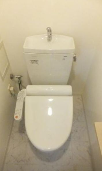 都営浅草線 押上駅 徒歩9分 6階建 築15年のトイレ写真
