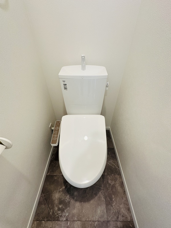 京成本線 千住大橋駅 徒歩8分 3階建 築1年のトイレ写真