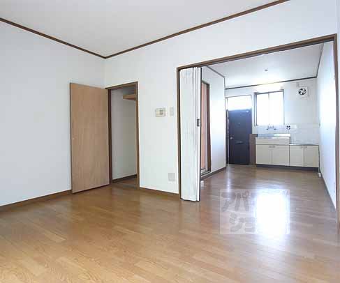 居室・リビング　広々とした部屋です。