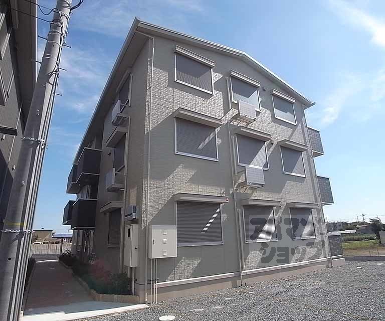 ルピナス嵯峨B棟の外観写真