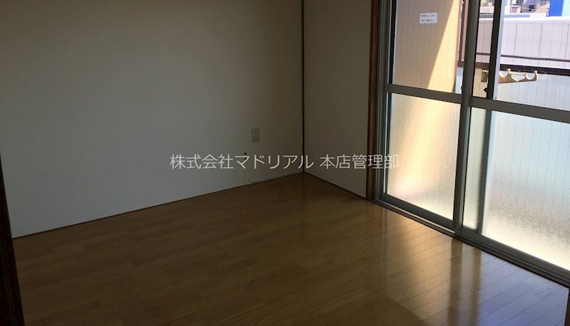 都営浅草線 西馬込駅 徒歩14分 4階建 築48年の居間写真