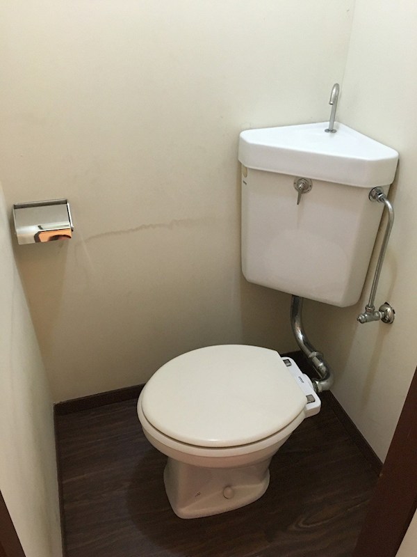都営浅草線 西馬込駅 徒歩14分 4階建 築48年のトイレ写真