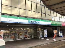 コンビニ　ファミリーマート堅田駅前店（コンビニ）まで296m