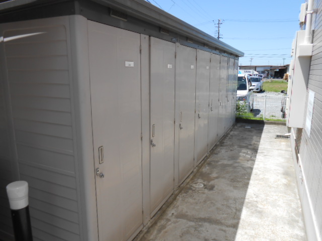 その他設備　各戸個別の屋外物置完備（冬用タイヤ等収納可能）