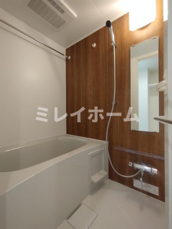 バス・シャワールーム　同建物内、別のお部屋の参考写真になります。
