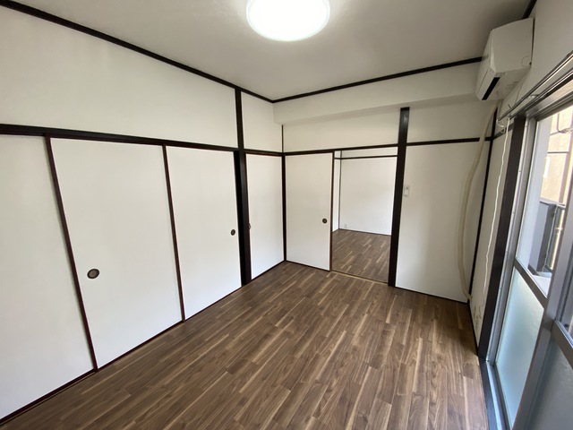 ＪＲ総武線 本八幡駅 徒歩8分 4階建 築55年の居間写真