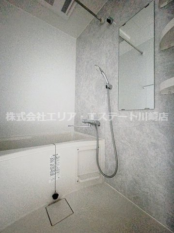 バス・シャワールーム　コンパクトで使いやすいお風呂です