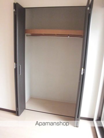 地下鉄御堂筋線 江坂駅 徒歩6分 12階建 築19年の玄関写真
