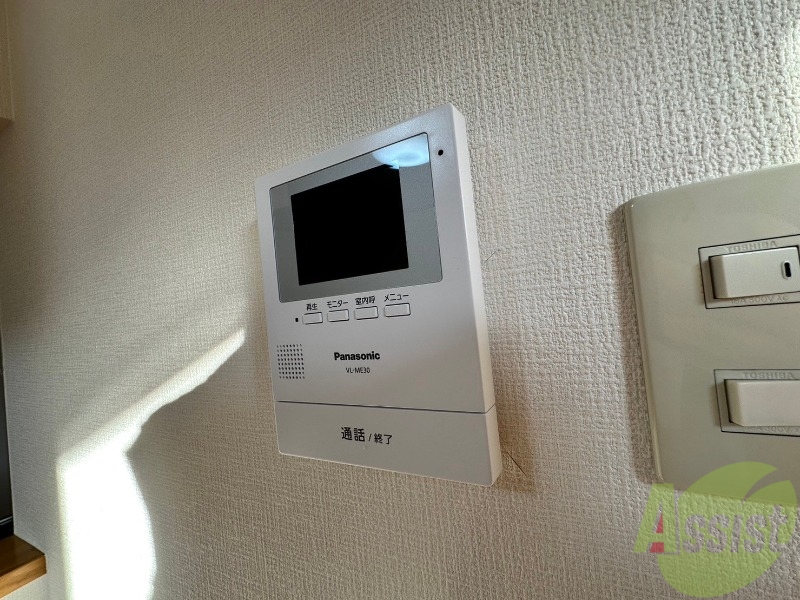 セキュリティ　ＴＶモニター付インターホンです。来客者の顔が見えるので安心！