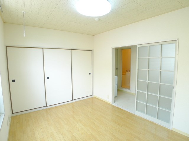 クルトゥラドーモ英萌Iの居間写真