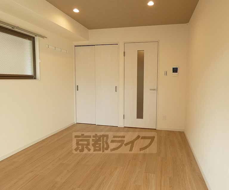 地下鉄烏丸線 今出川駅 徒歩17分 5階建 築5年の居間写真