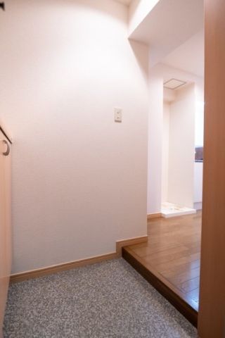 玄関　（別タイプ参考写真）クレアシオン南大塚　豊島区南大塚1