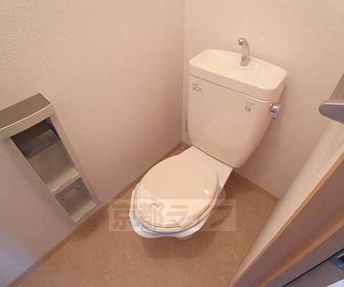 地下鉄東西線 椥辻駅 徒歩12分 2階建 築24年のトイレ写真