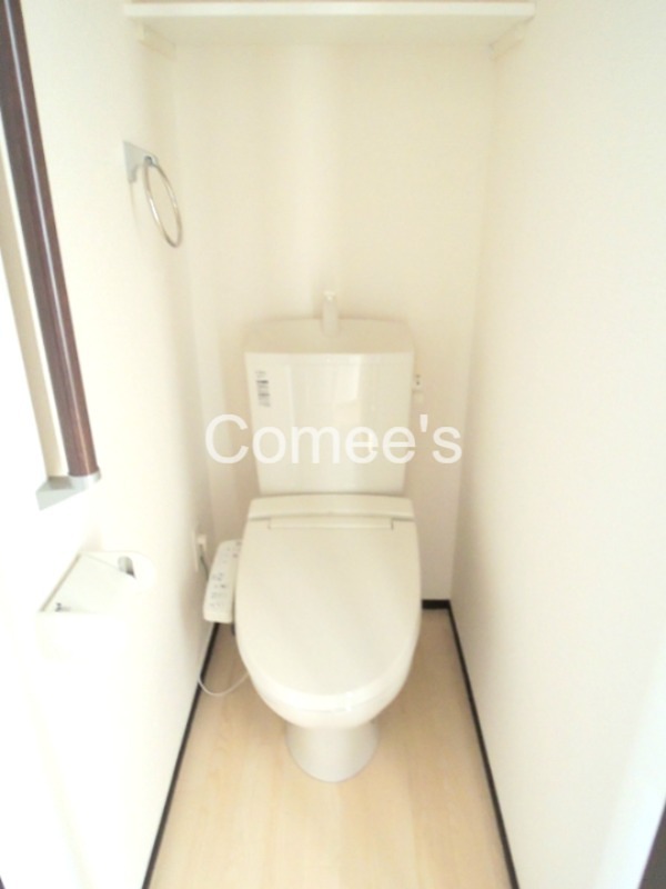 トイレ　温水洗浄便座です