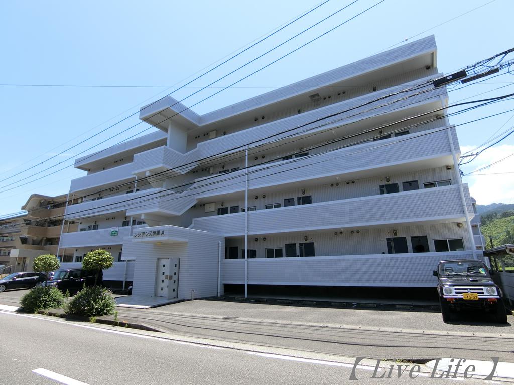 レジデンス学園B棟の建物外観