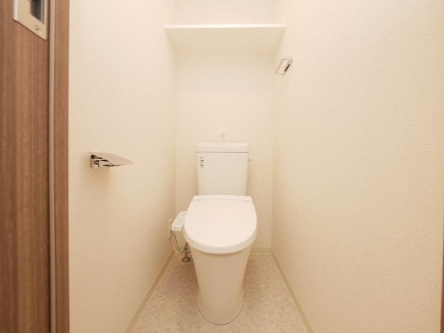 地下鉄千日前線 桜川駅 徒歩7分 15階建 築5年のトイレ写真