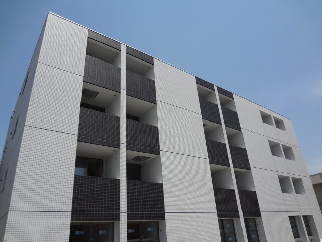 名古屋市北区平安のマンションの建物外観